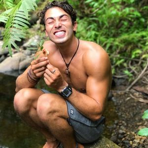 Meet your Posher, Levi